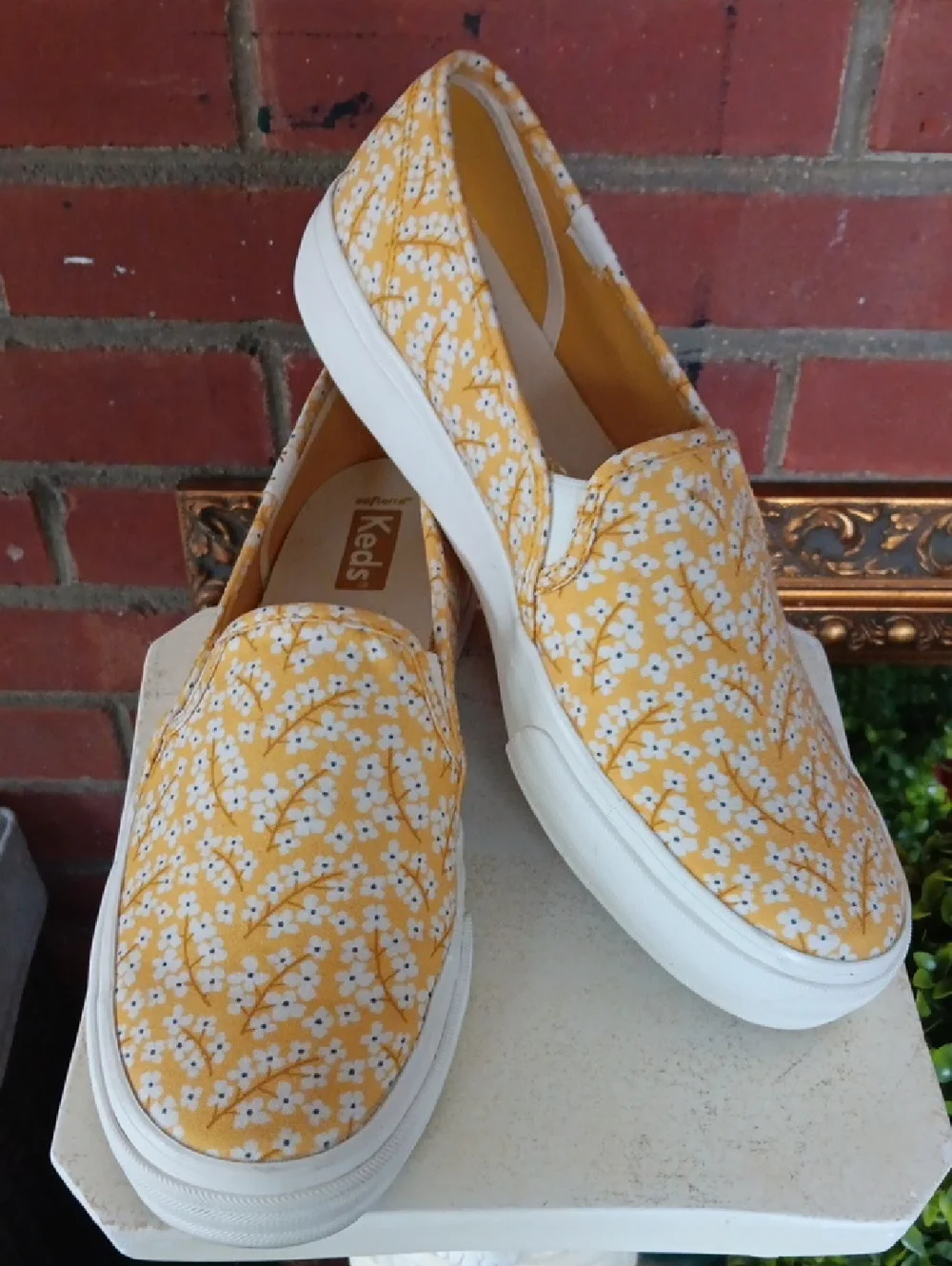 Keds Womens Double Decker Floral Yellow Daisy Floral Slip-On Sneakers Size 8